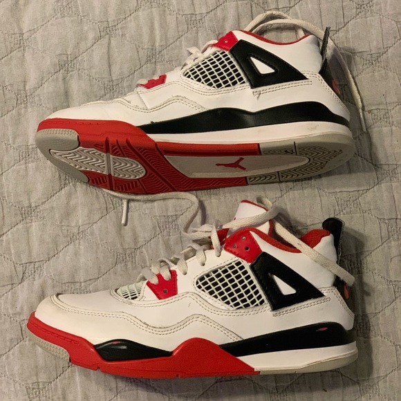 Air Jordan 4 Fire Red. Size 3Y. - Picture 2 of 6